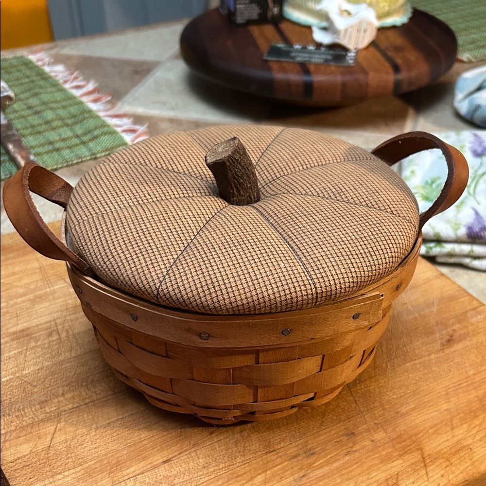 Longaberger (made in the USA) Holiday Basket